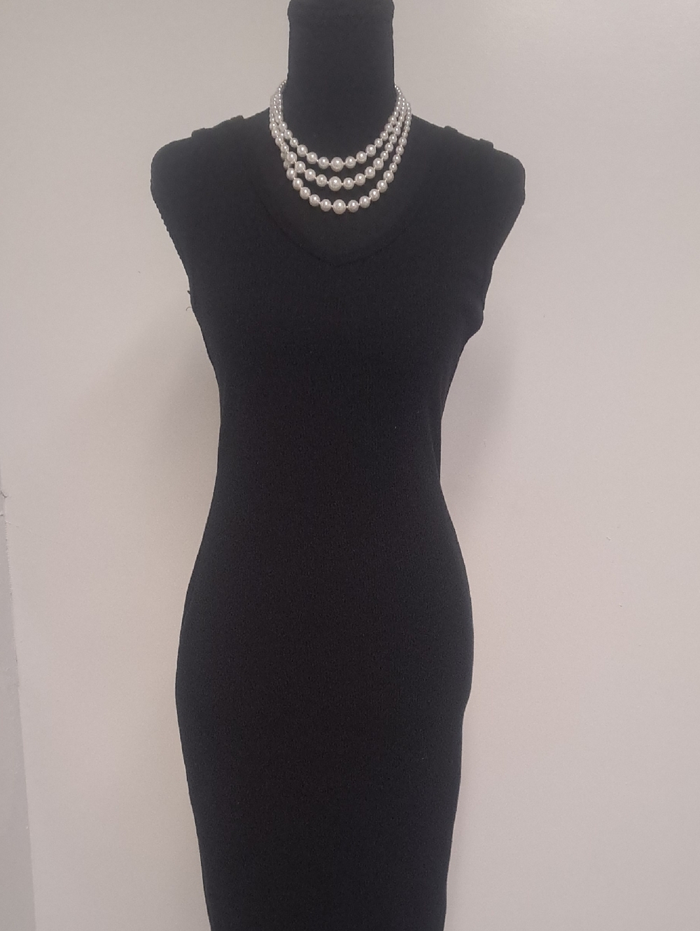 Wilfred Black Sleeveless V-Neck Midi Dress